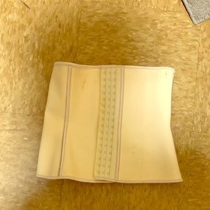 Waiste trainer/corset.